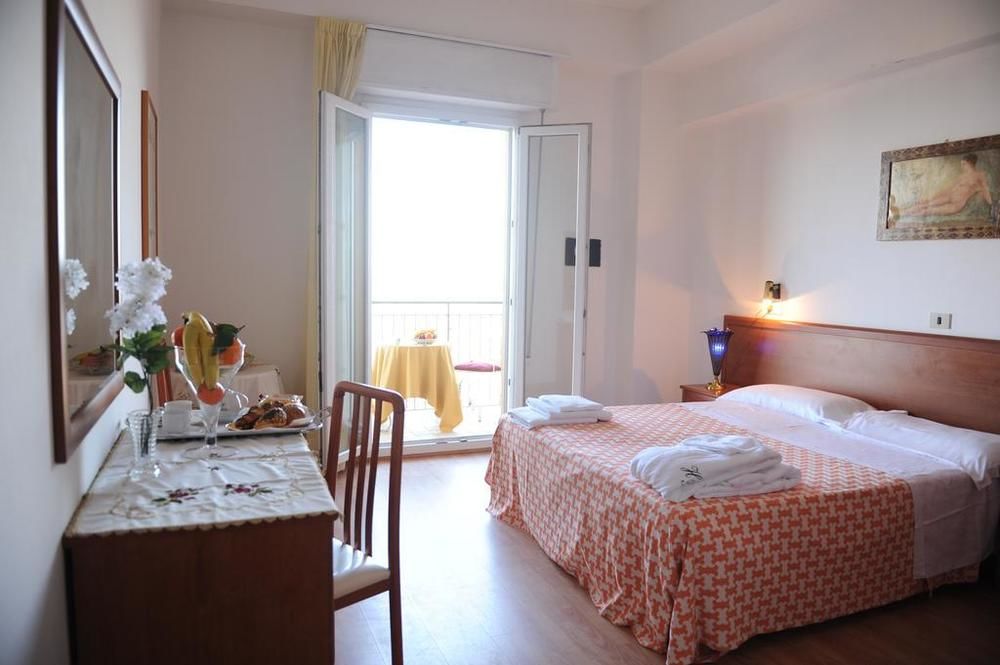 Astoria Hotel 3*