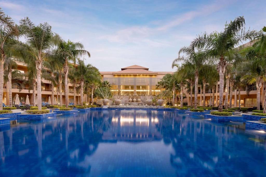 Dusit Thani LakeView Cairo 5*