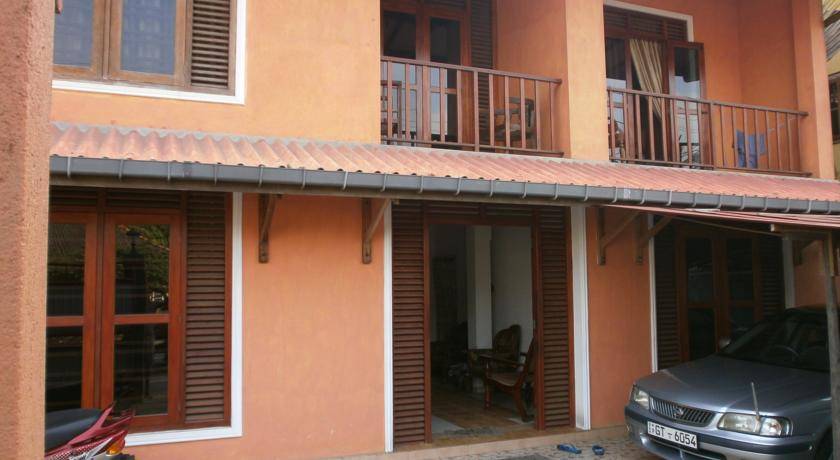 Tamaro Beach Resort 2* Шри-Ланка, Хиккадува