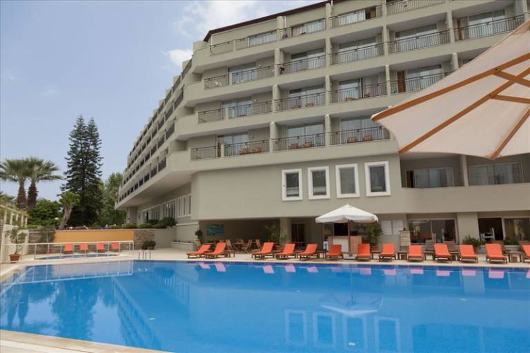 Queen`s Park Turkiz Family Club