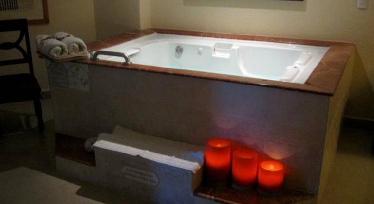 Azoul Hotel