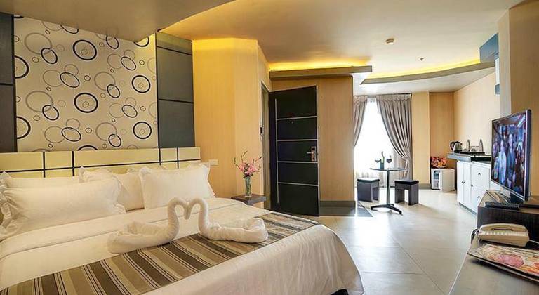 Eloisa Royal Suites