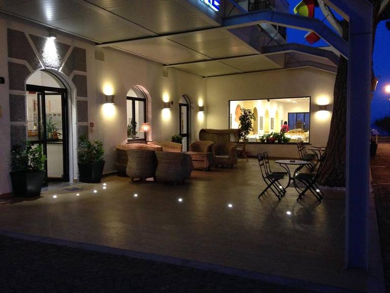 Spot Hotel