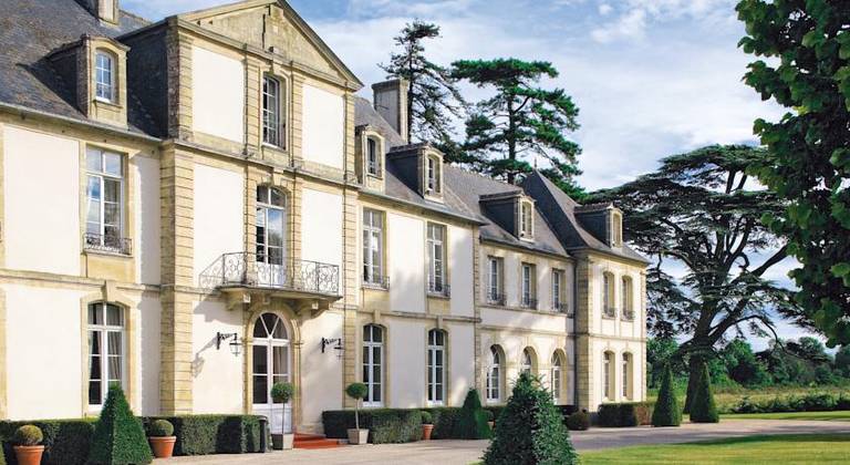 Le Chateau de Sully