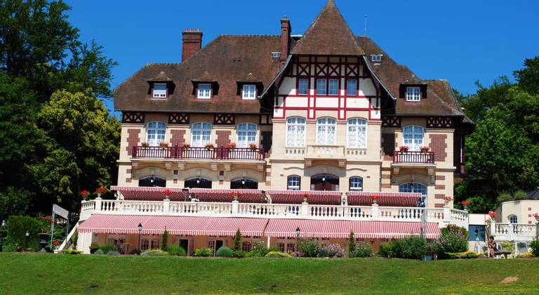 Le Chateau De La Tour