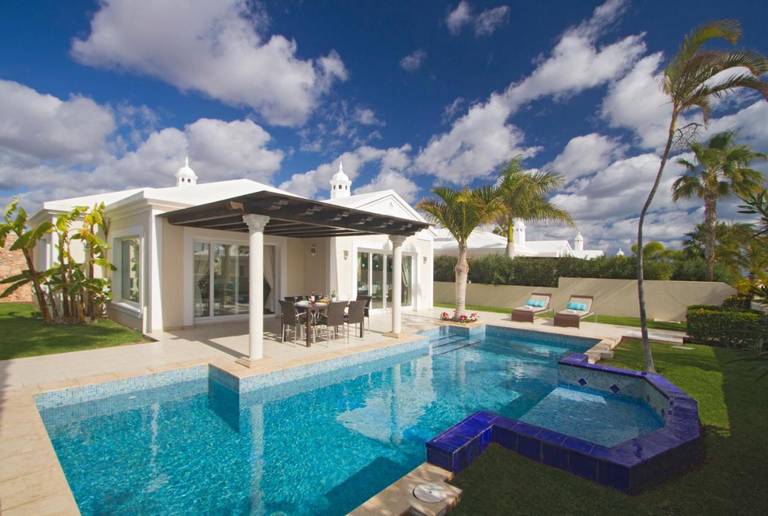 Alondra Villas & Suites