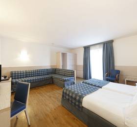 Caravel Hotel в Римини