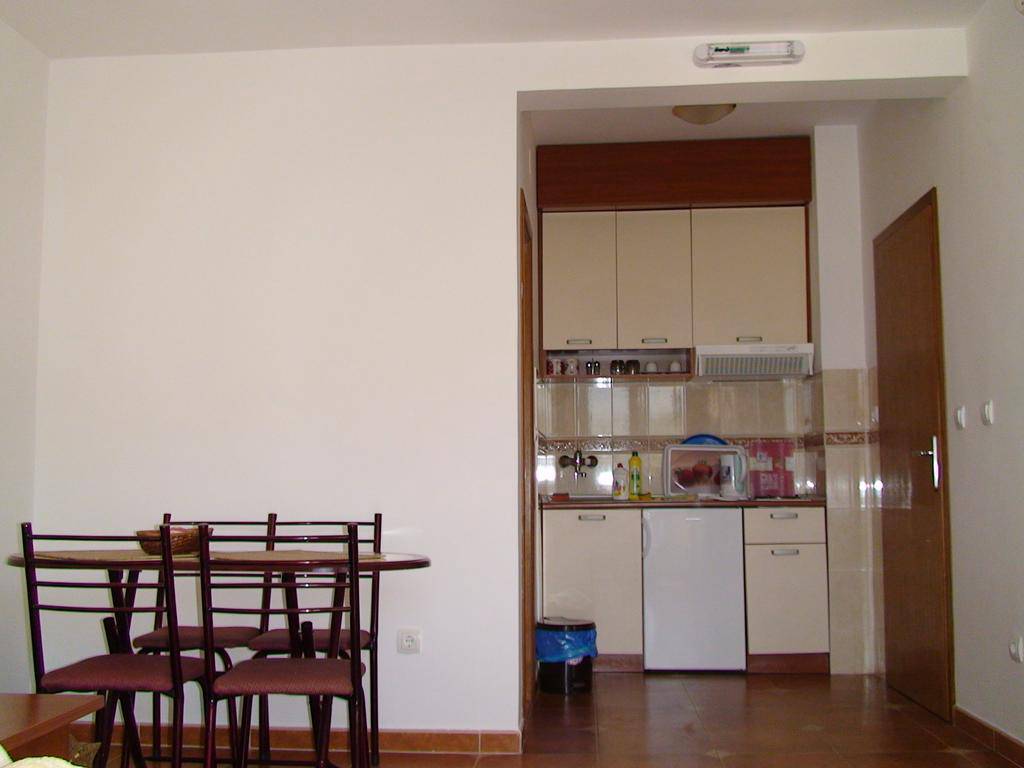 Apartmani V 2004 3*