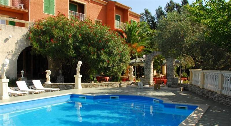 Hotel Restaurant Castellu Rossu & Hotel Castellu 3* Франция, Корсика