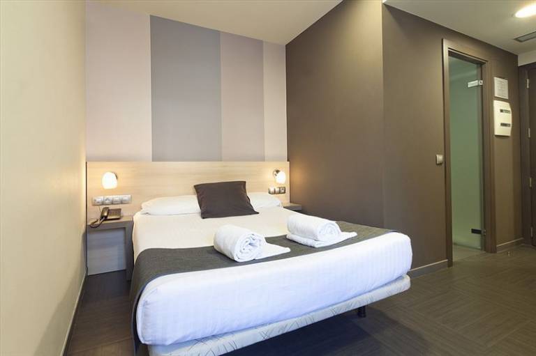Laumon Hotel