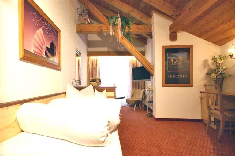 Ehrenreich Hotel