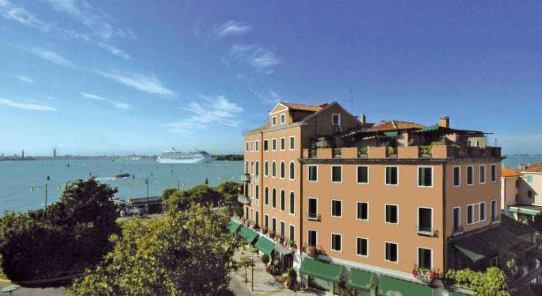 Riviera Hotel