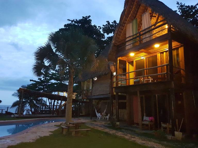 Casa Maravilla Beachfront Eco Lodge