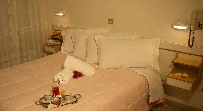 Moresco Hotel 2* Италия, Риччоне