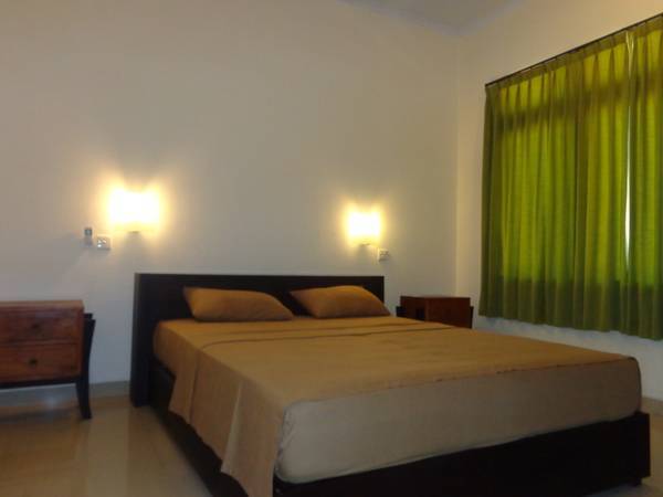Yulia 2 Guest House Индонезия, Санур