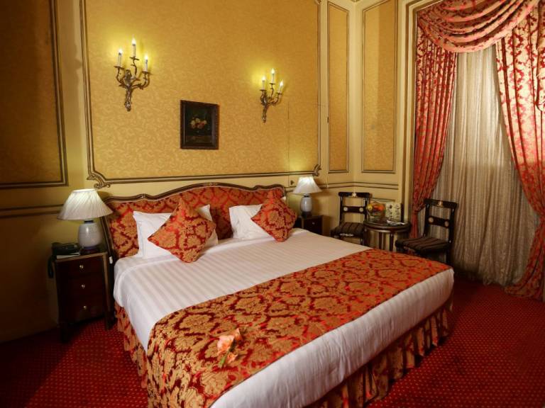 Paradise Inn Le Metropole & Paradise Inn Windsor Palace