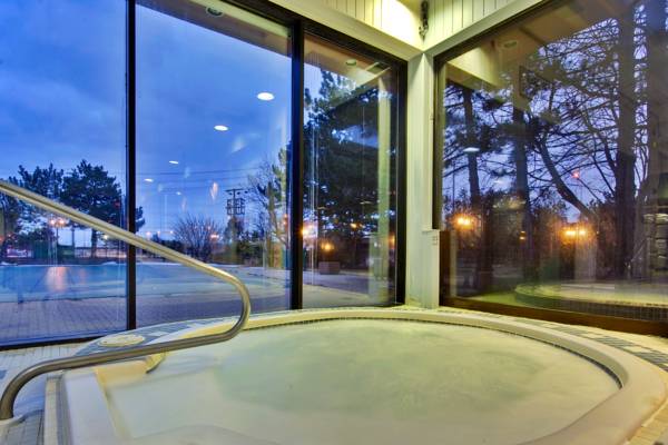 Holiday Inn Select Toronto Airport.