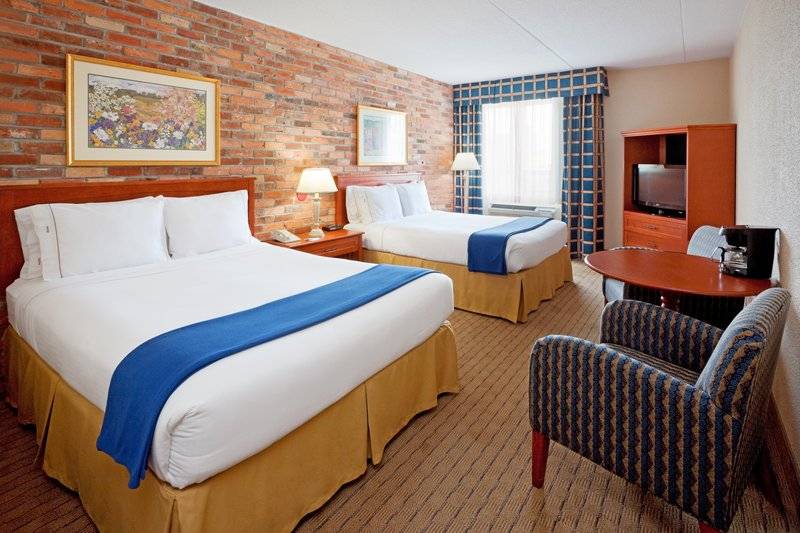Holiday Inn Express Hotel Toronto East 3* Канада, Торонто