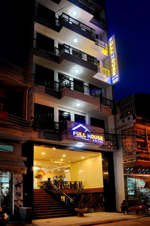 Full House Hotel