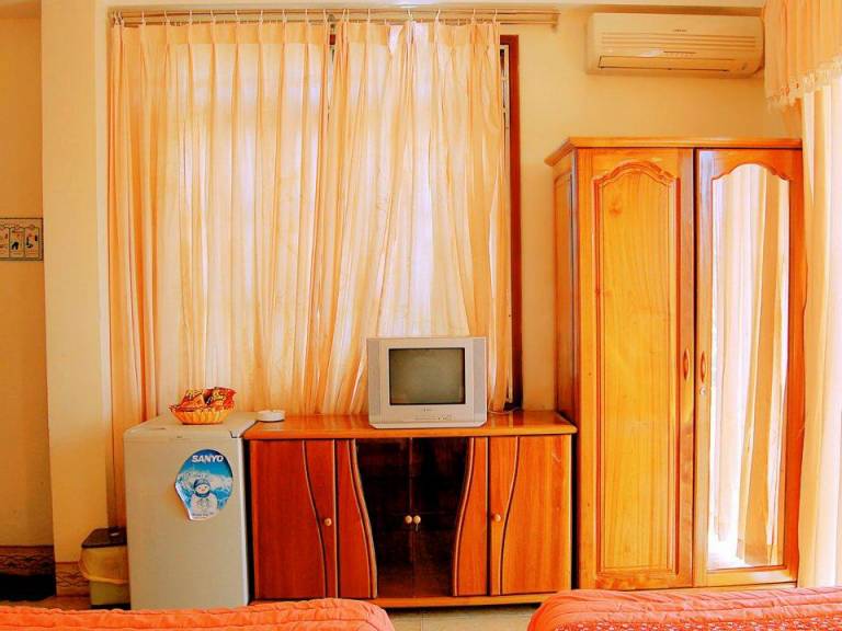 Yali Hotel