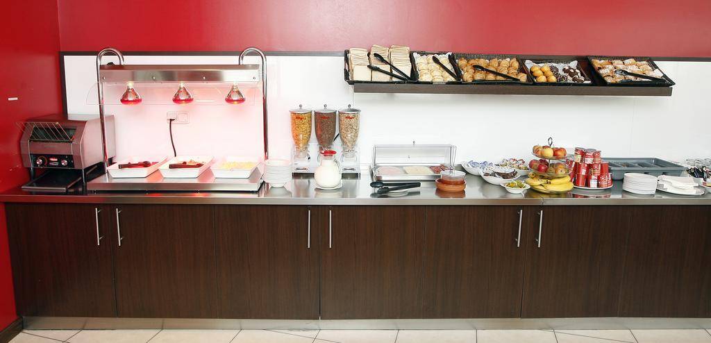 Travelodge Valencia Aeropuerto 2* Испания, Валенсия