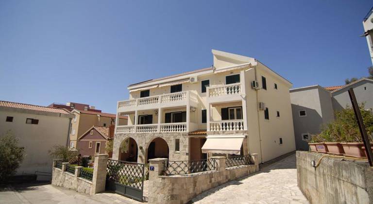 Medin Orange Apartment
