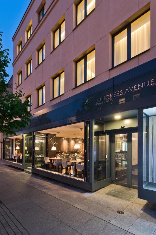 Congress Avenue 4*