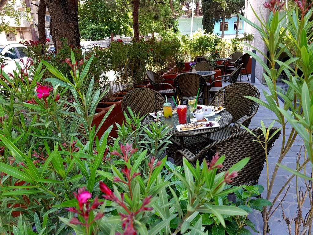 L Plaza Hotel 4*
