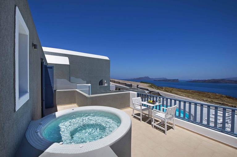 Acroterra Rosa Luxury Suites