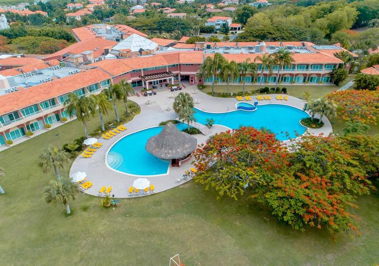 Hodelpa Garden Suites Golf & Convention Center