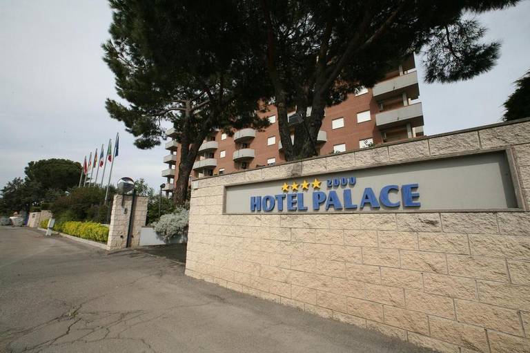 Hotel Palace 2000