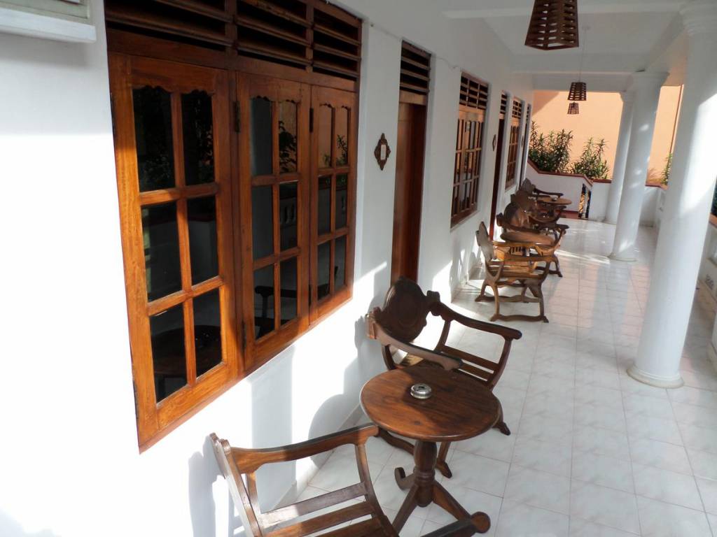 Hotel Happynight Restaurant