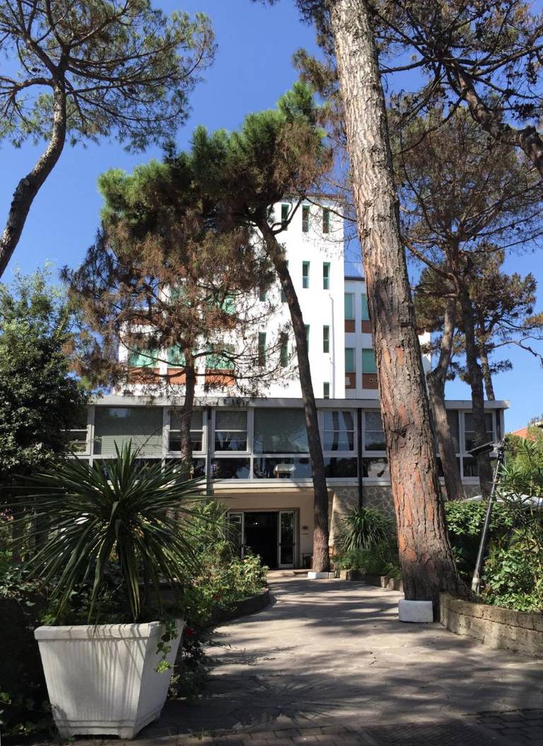 Promenade Hotel