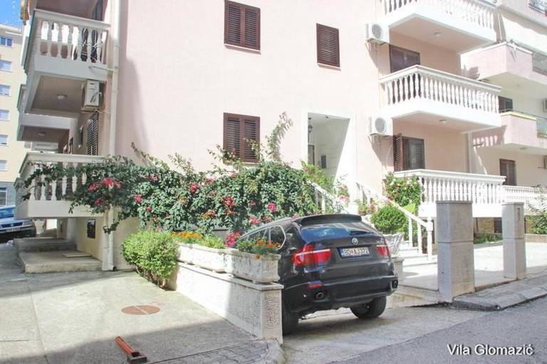 Apartment Glomazic