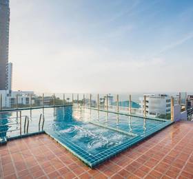 Golden Jomtien Beach Hotel в Чонбури
