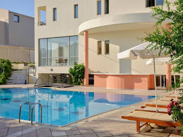 Yakinthos Hotel