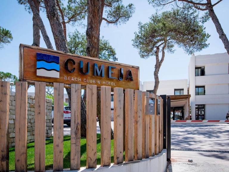 Cumeja Beach club & Hotel