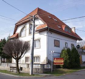Amadeus Villa в Хевизе