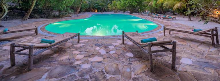 Hakuna Majiwe Beach Lodge