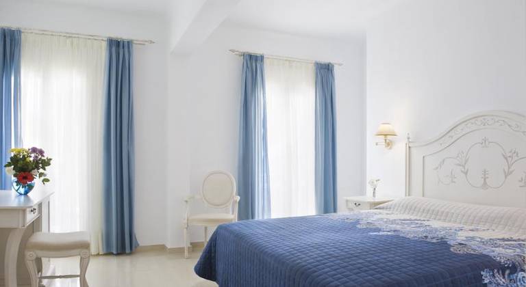 Kamari Hotel