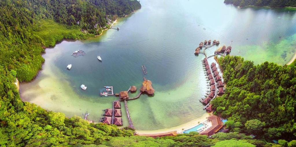 Gayana Marine Resort 5*