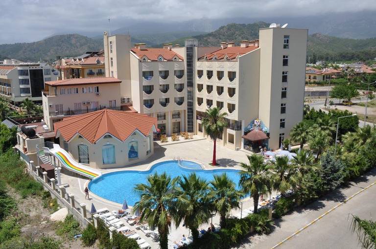 Larissa Celik Inn