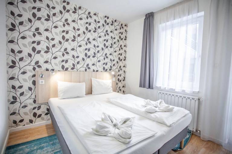 Maple Tree Budget Apartments