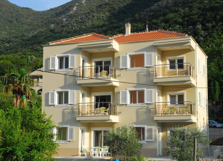 Hera Apartment