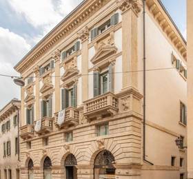Palazzo Monga Boutique Guesthouse в Вероне