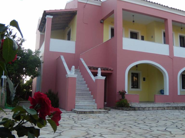 Antigonis Apartments