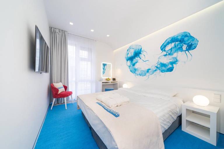 Starboard Side Hotel