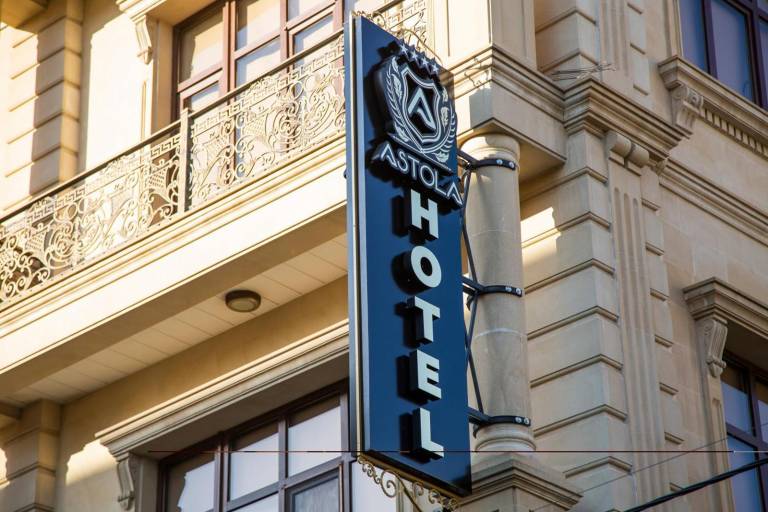 Astola Hotel