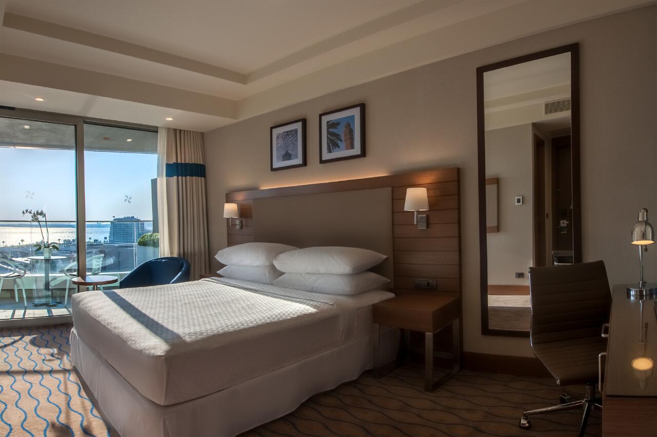 T me hotel points. Four points by Sheraton Izmir. Four points by Sheraton Izmir завтрак. King/Queen Guest Room Premium Sea view.