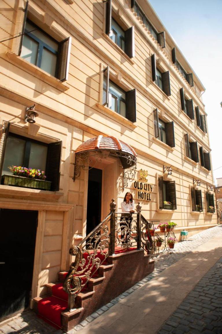 D&J Old City Hotel